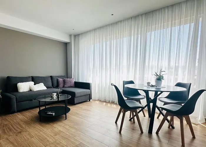 Nanas Luxury And Cozy Apartment