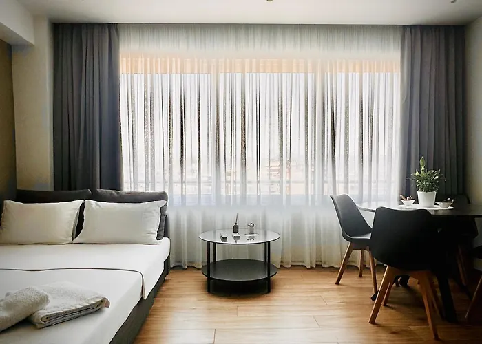 Nanas Luxury And Cozy Apartment